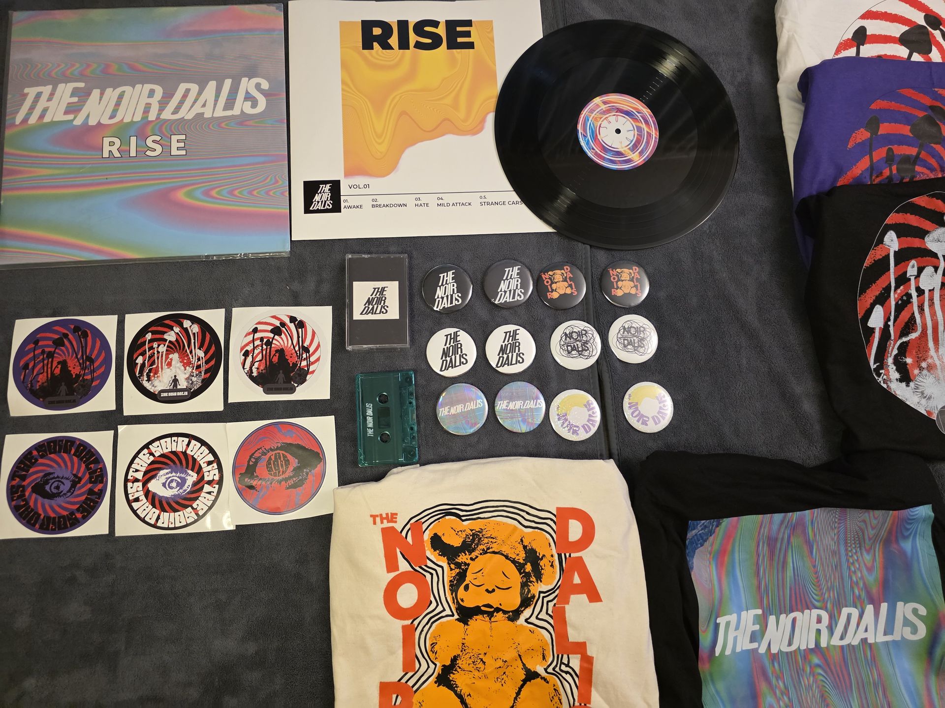 The Noir Dalis at More Photos